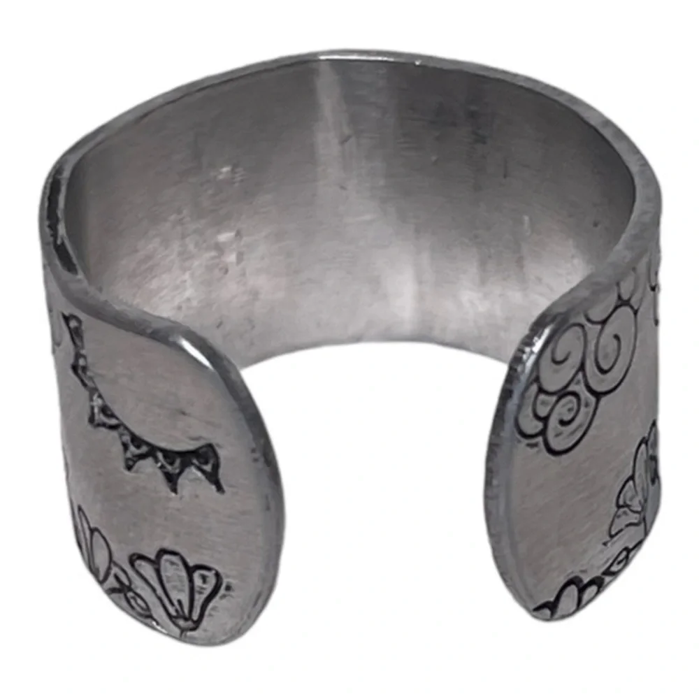 Handmade 9 stamped‎ humming bird & floral silver rounded edges wide cuff ring